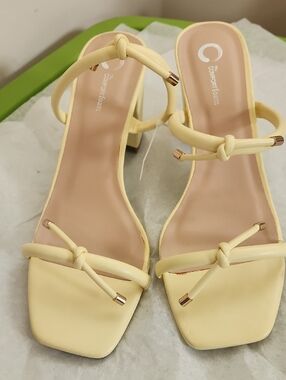 Yellow Tru Size 11 Knot-Front Women’s Sandals Nwob
